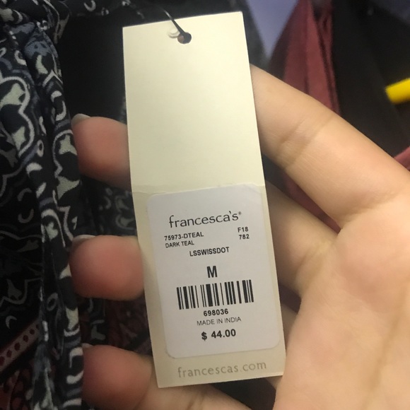 Francesca’s ivory green blouse - Picture 4 of 4